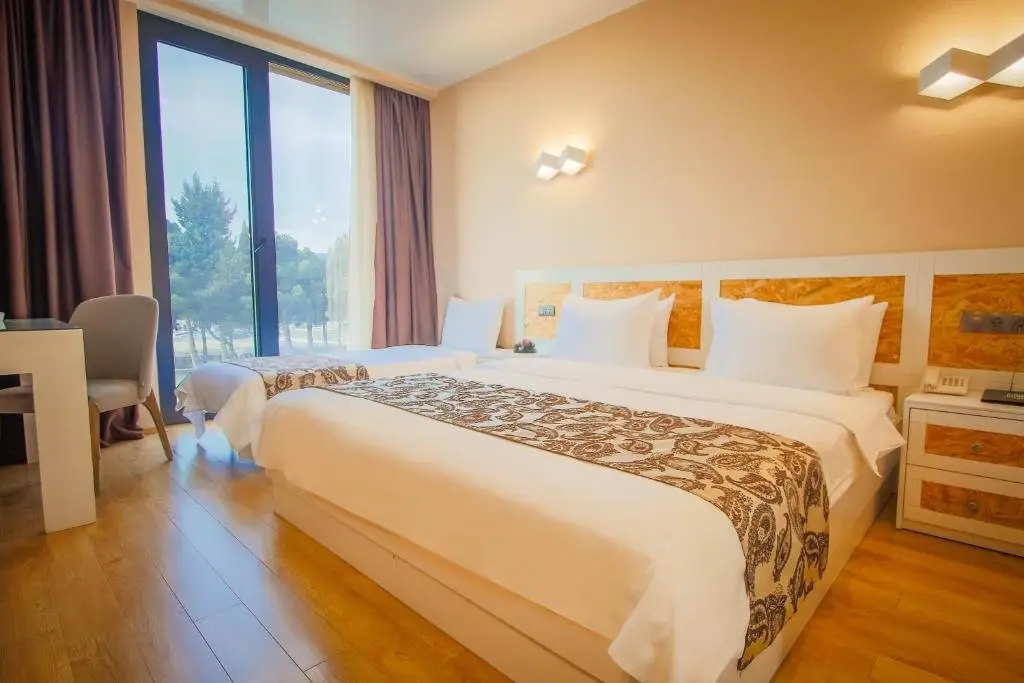 Тбилиси: Iveria Inn Hotel (by Travel Agency)