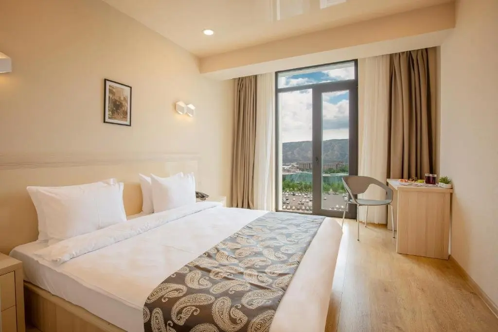 Тбилиси: Iveria Inn Hotel (by Travel Agency)
