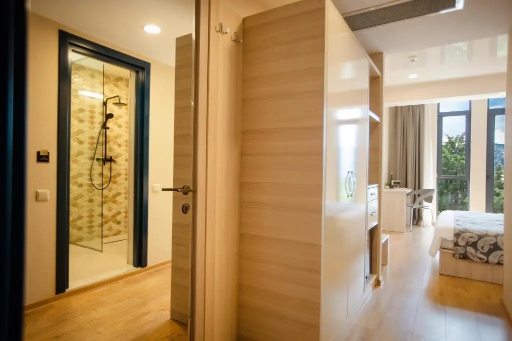 Тбилиси: Iveria Inn Hotel (by Travel Agency)