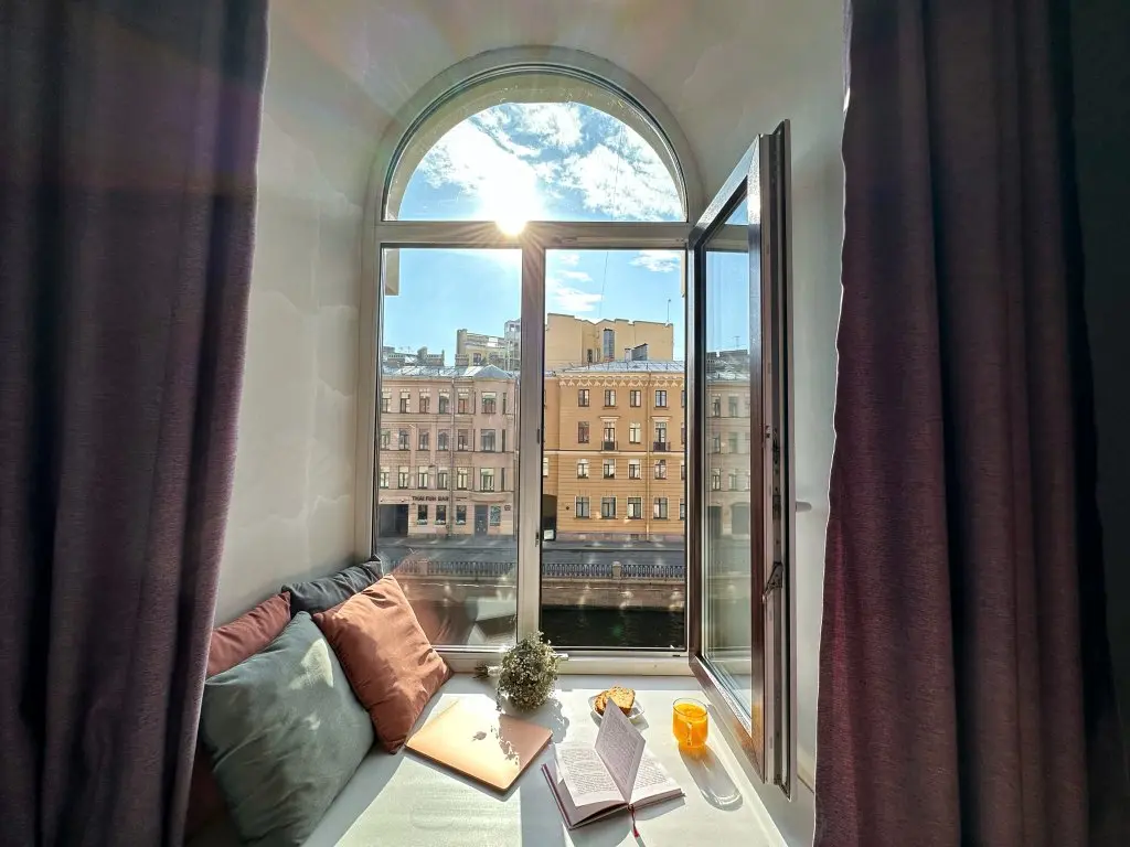 Санкт-Петербург: Меблированные комнаты Laika на Грибоедова