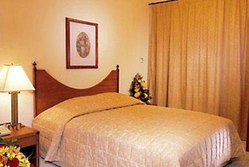 Дубай: Le Meridien Residence Baniyas Square