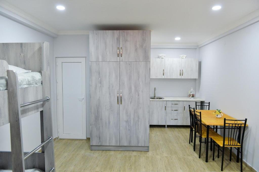 Кутаиси: Archy's Home