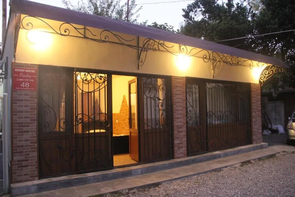 Кутаиси: Roshu Guesthouse
