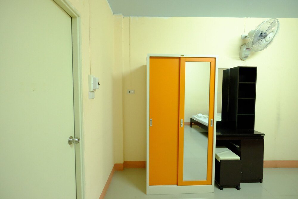 Сакон Накхон: Baansetthanan Apartment