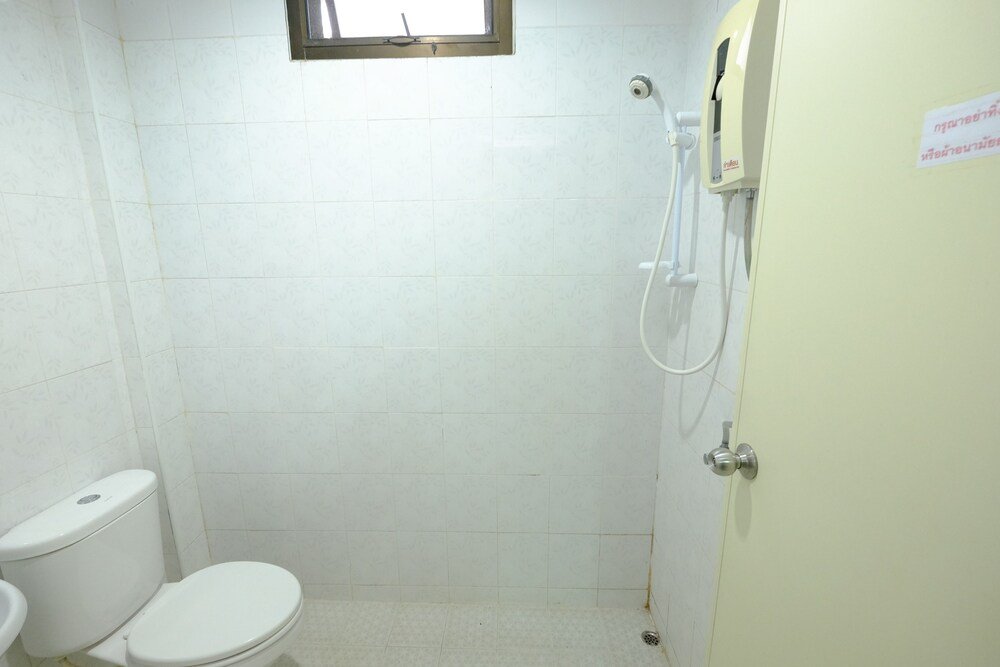 Сакон Накхон: Baansetthanan Apartment