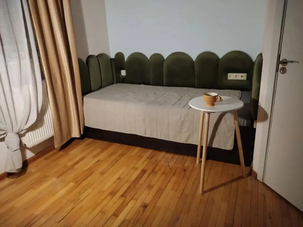 Тбилиси: Biblioteka Tbilisi Hotel