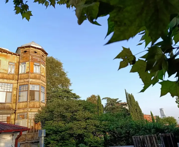 Тбилиси: Biblioteka Tbilisi Hotel
