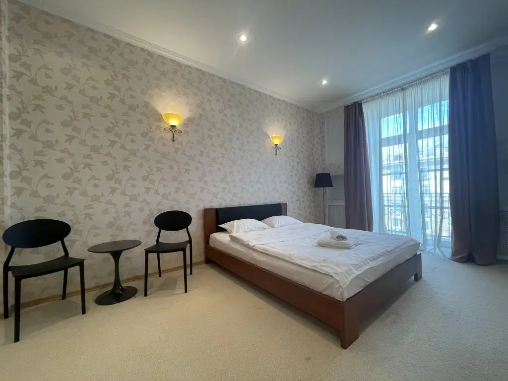 Минск: Апартаменты 3-комнатные HomeApart пр-т Независимости, 13