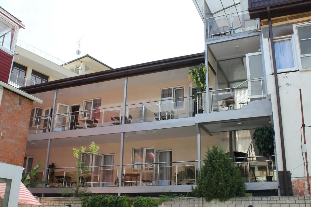 Лазаревское: Guest House Lazurit Yug