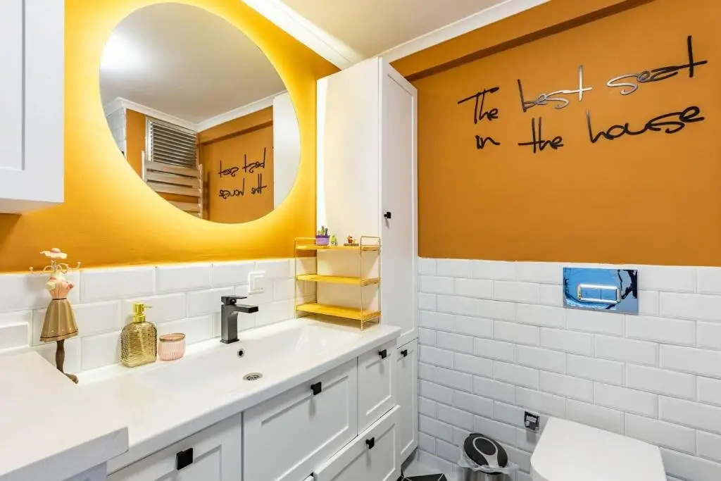 Стамбул: Stylish Apartment in Moda near Popular Attractions with Balcony
