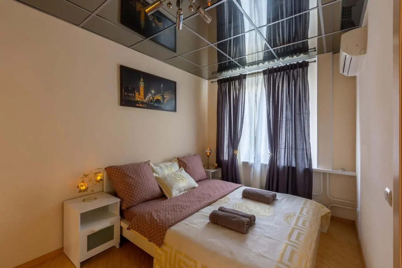 Москва: 2-Bedroom Central Apartment