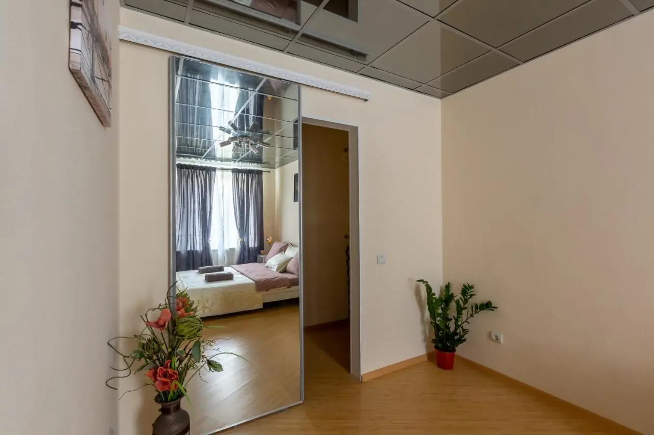 Москва: 2-Bedroom Central Apartment
