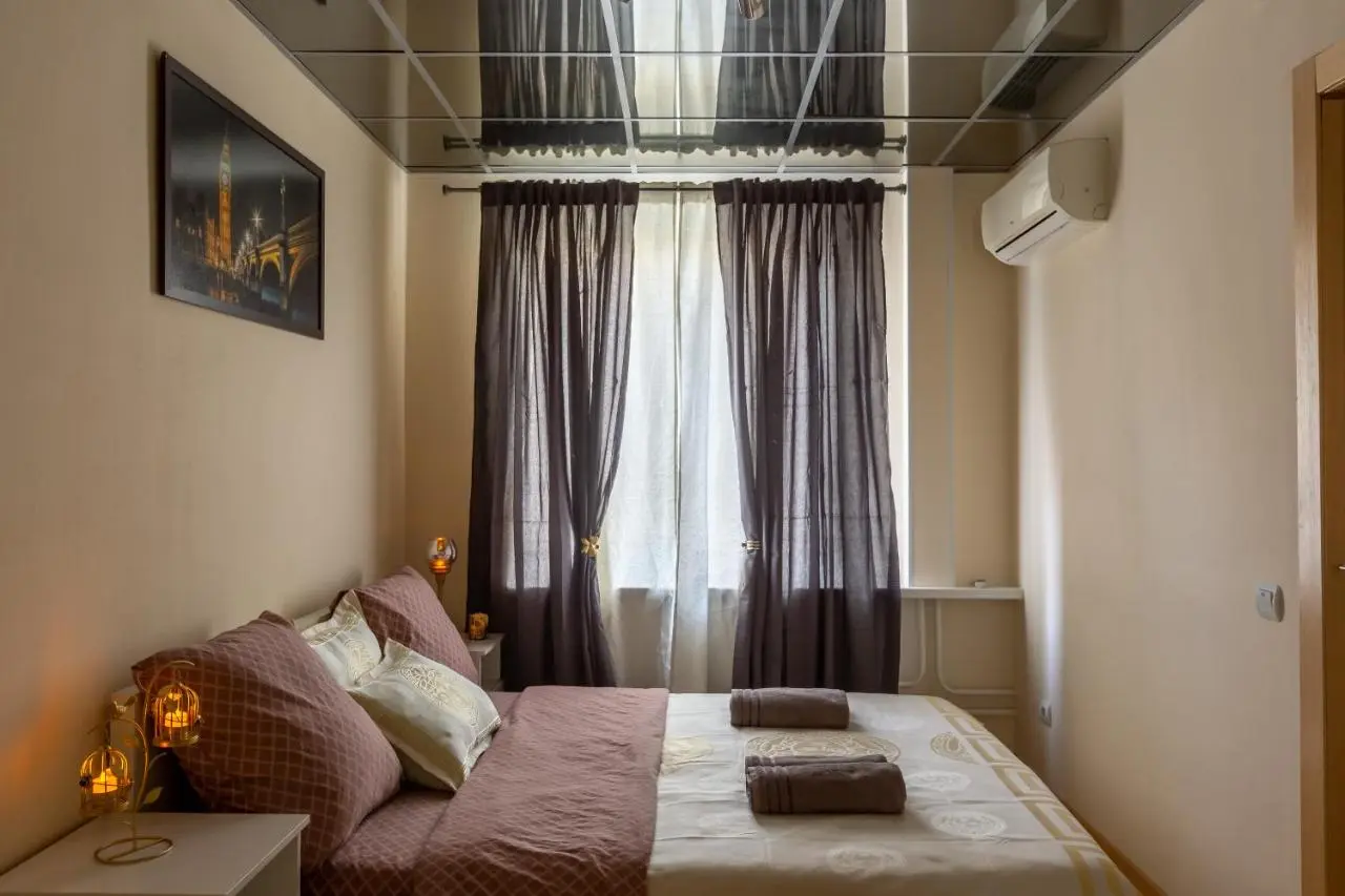 Москва: 2-Bedroom Central Apartment