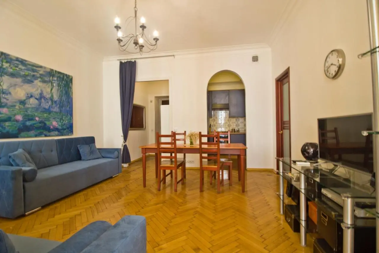 Karaul'noye: LA FLATS Pushkinskaya