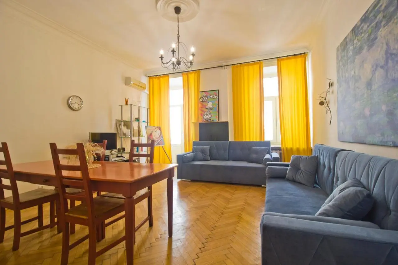 Karaul'noye: LA FLATS Pushkinskaya