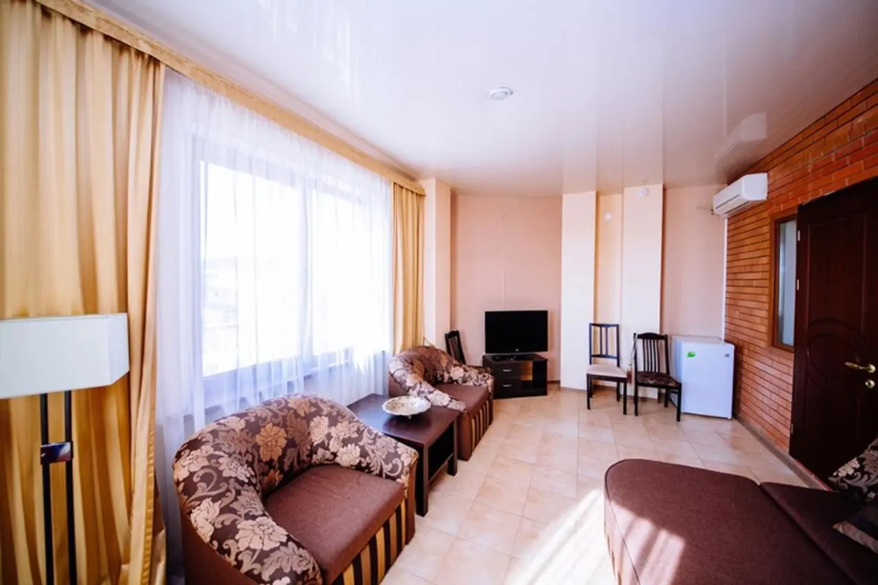 Витязево: Villa Lubomir