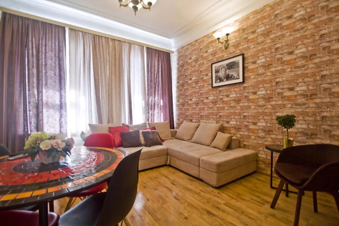 Shiryayevo: LAFLATS Volkhonka