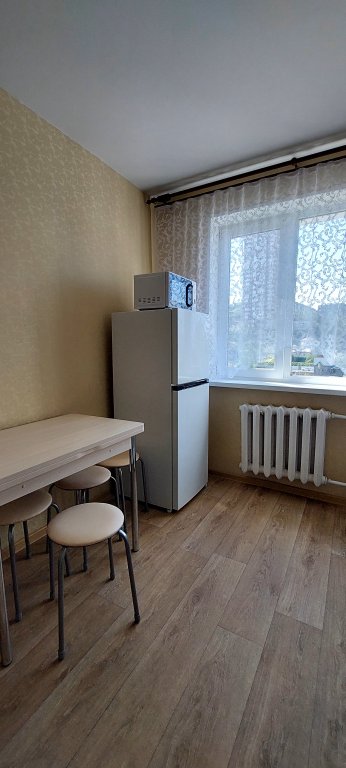 Владивосток: Жилое помещение в центре города в стороне от дороги с видом на парк