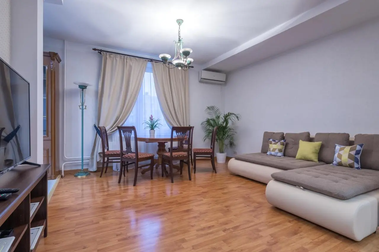 Москва: Dream House Smolenskaya 7