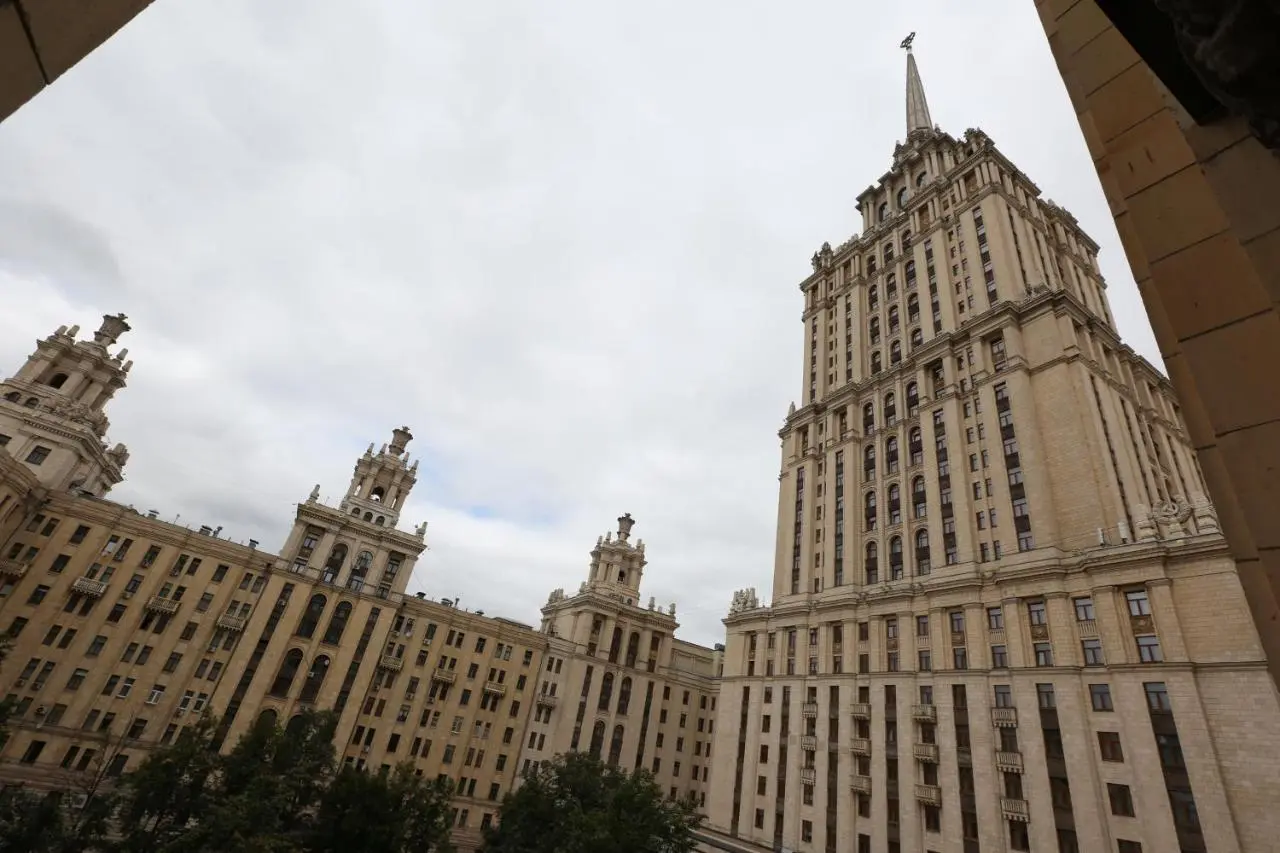 Москва: Historical tower on Kutuzovsky