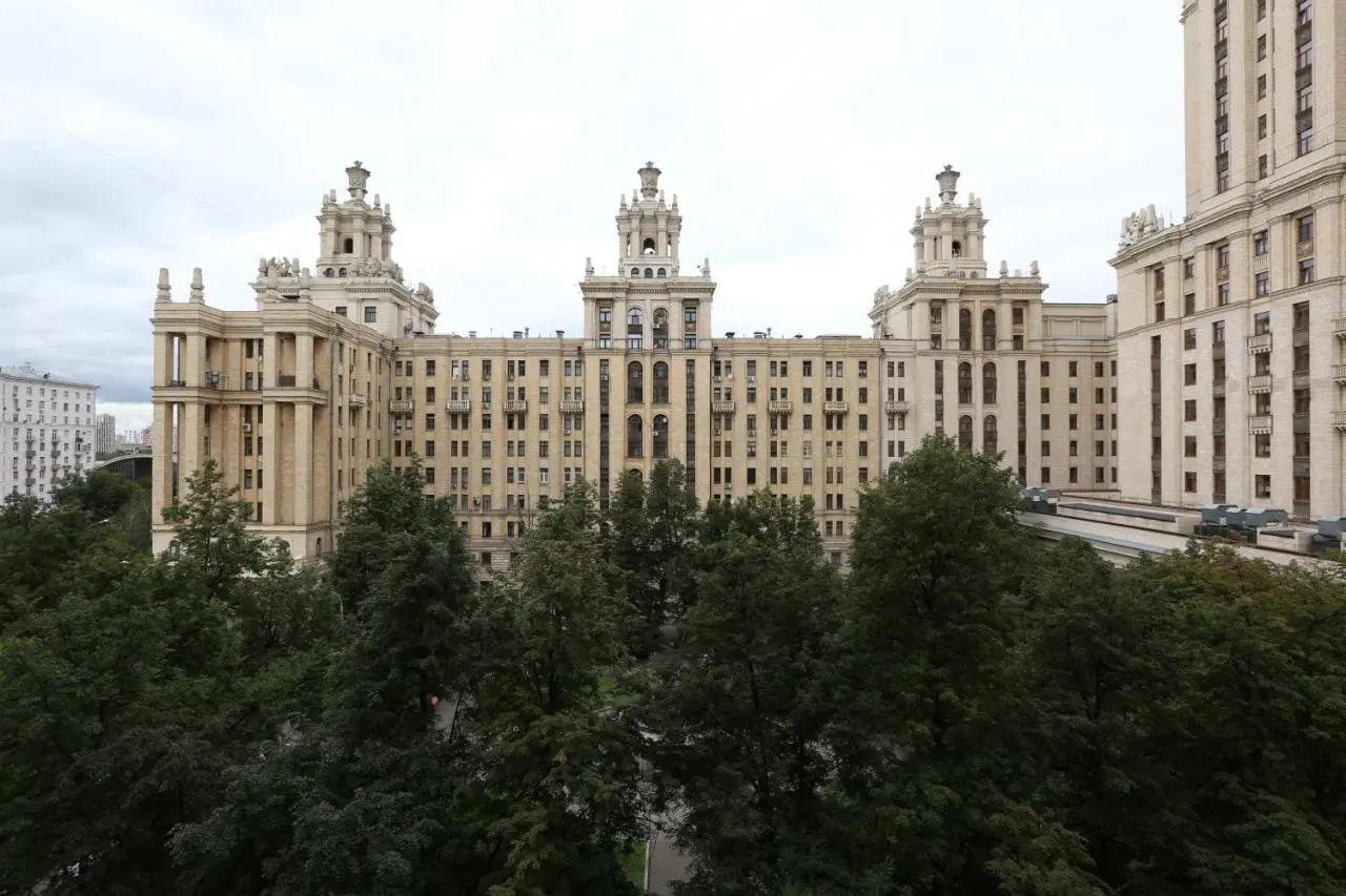 Москва: Historical tower on Kutuzovsky