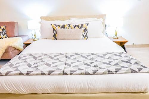 Дубай: Signature Holiday Homes - Newly Furnished Studio in Azizi Aliyah Residences, Al Jaddaf