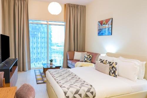 Дубай: Signature Holiday Homes - Newly Furnished Studio in Azizi Aliyah Residences, Al Jaddaf