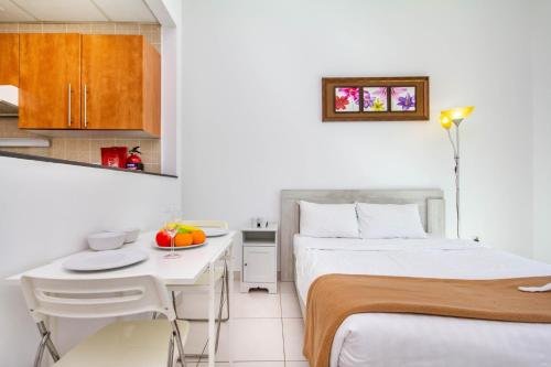 Bespoke Holiday Homes - Studio Apartment with Marina View — фото 1
