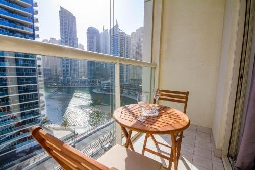 Дубай: Bespoke Holiday Homes - Studio Apartment with Marina View