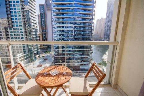 Дубай: Bespoke Holiday Homes - Studio Apartment with Marina View