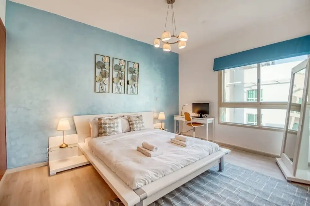 Дубай: Vibrant Apartment in the Greens