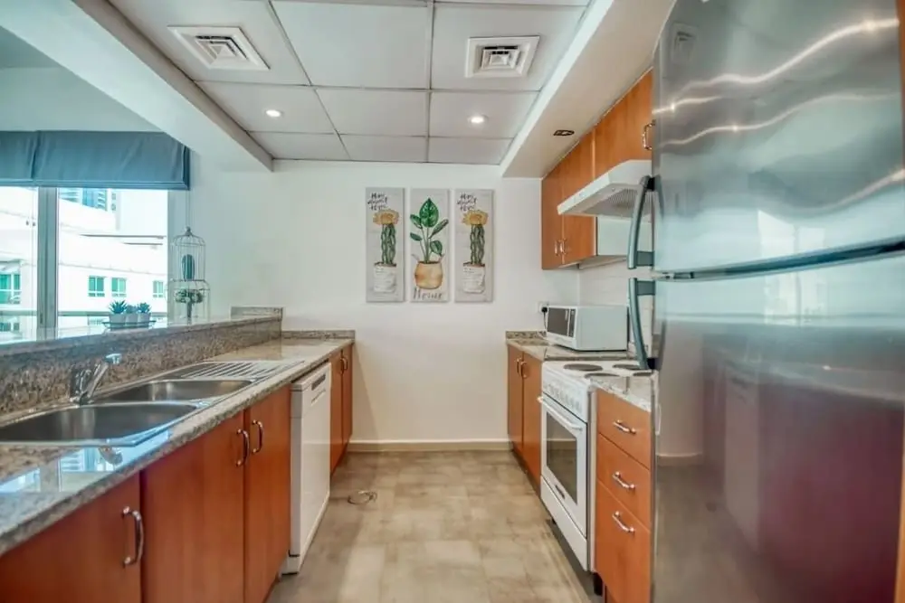 Дубай: Vibrant Apartment in the Greens