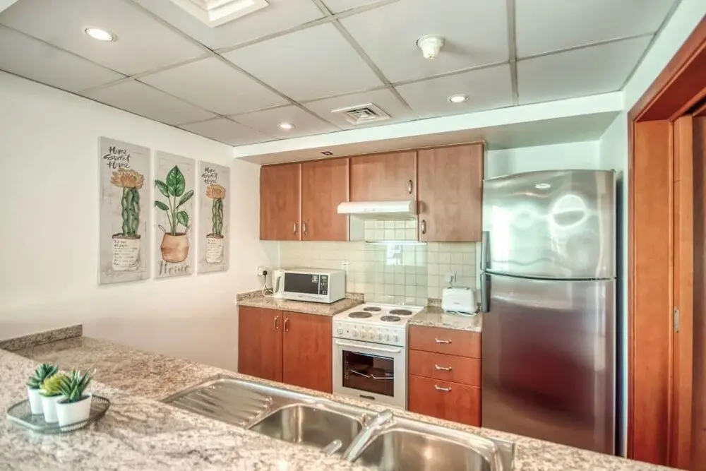 Дубай: Vibrant Apartment in the Greens