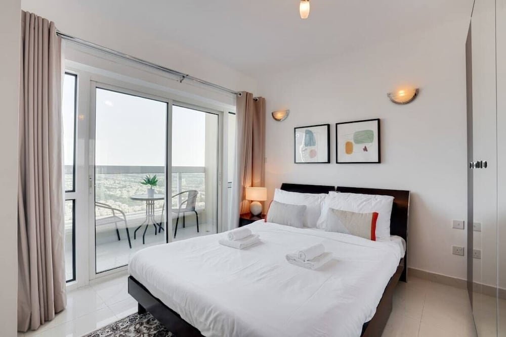Дубай: Dazzling Apartment in Dubai Gate Central of Jlt