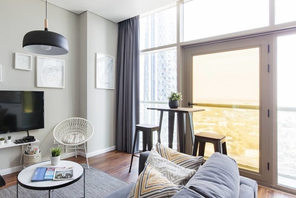 Comfy Trendy Apartment Steps Away From the Metro — фото 1