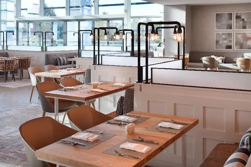 Дубай: Holiday Inn & Suites Dubai Festival City