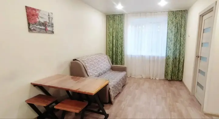 Иркутск: Двухкомнатная квартира на улице Марата 6