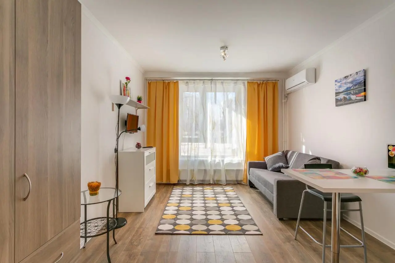 Karaul'noye: Apartaments on Varshavskoye shosse, 141