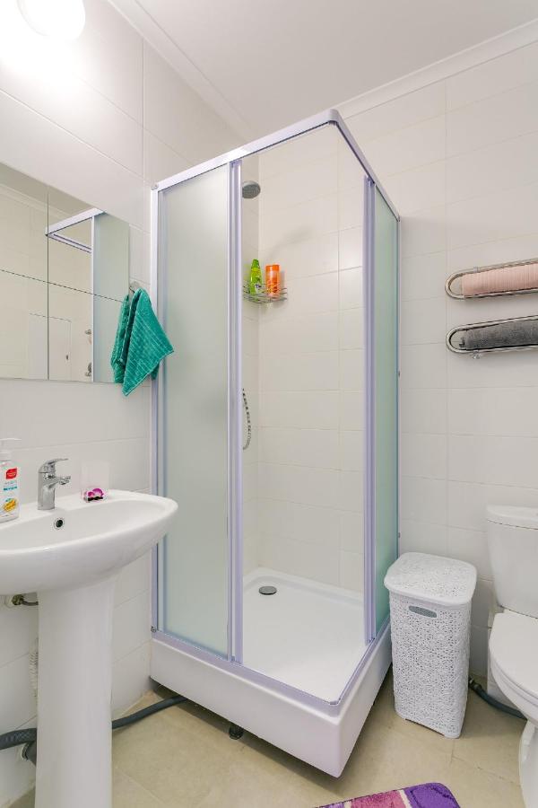 Karaul'noye: Apartaments on Varshavskoye shosse, 141
