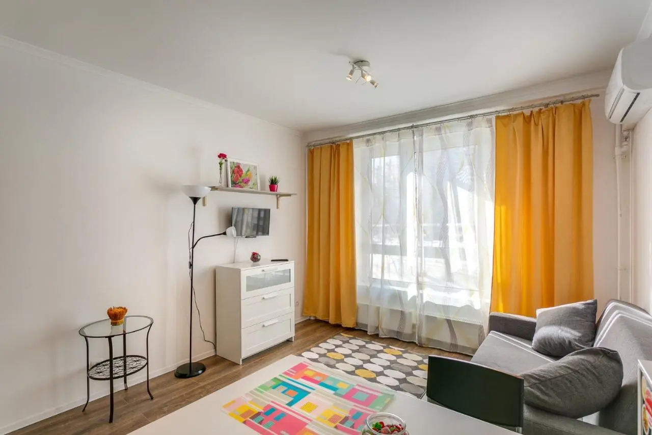 Karaul'noye: Apartaments on Varshavskoye shosse, 141