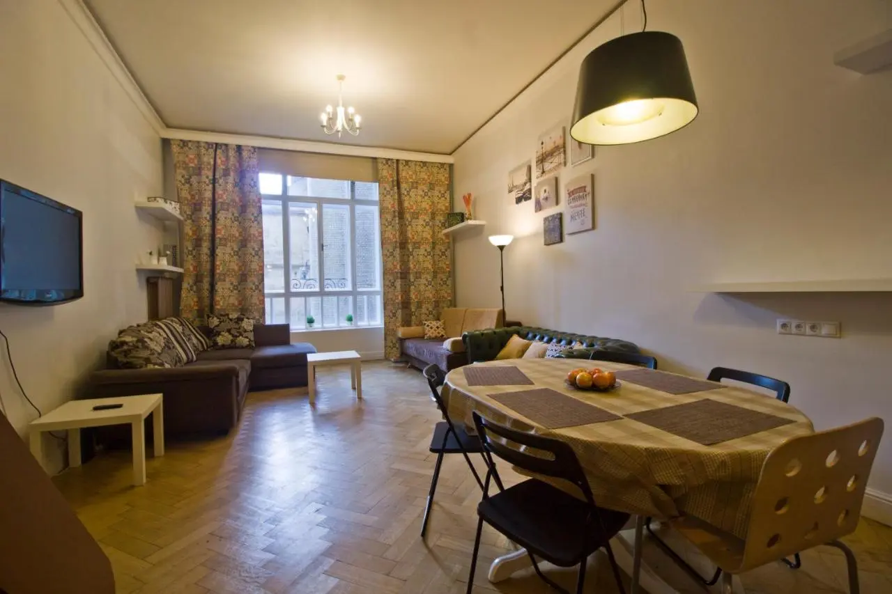 Москва: LA Flats Gnezdnikovskii