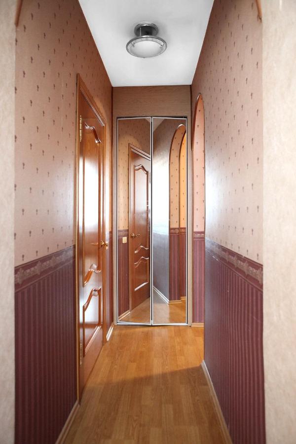 Москва: Apartment on Orshanskay 9