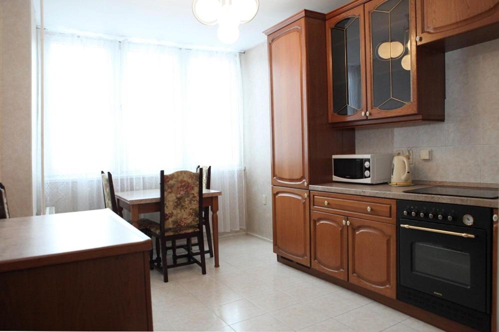 Москва: Apartment on Orshanskay 9