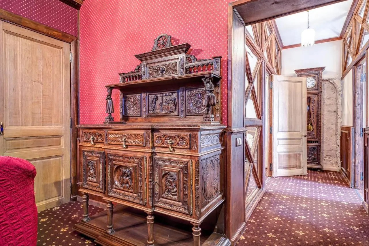 Москва: uTrip Antique Red