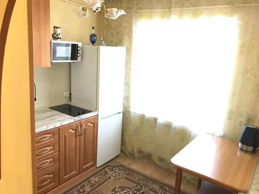 Владивосток: Чистая уютная квартира с балконом
