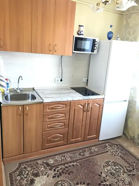 Владивосток: Чистая уютная квартира с балконом