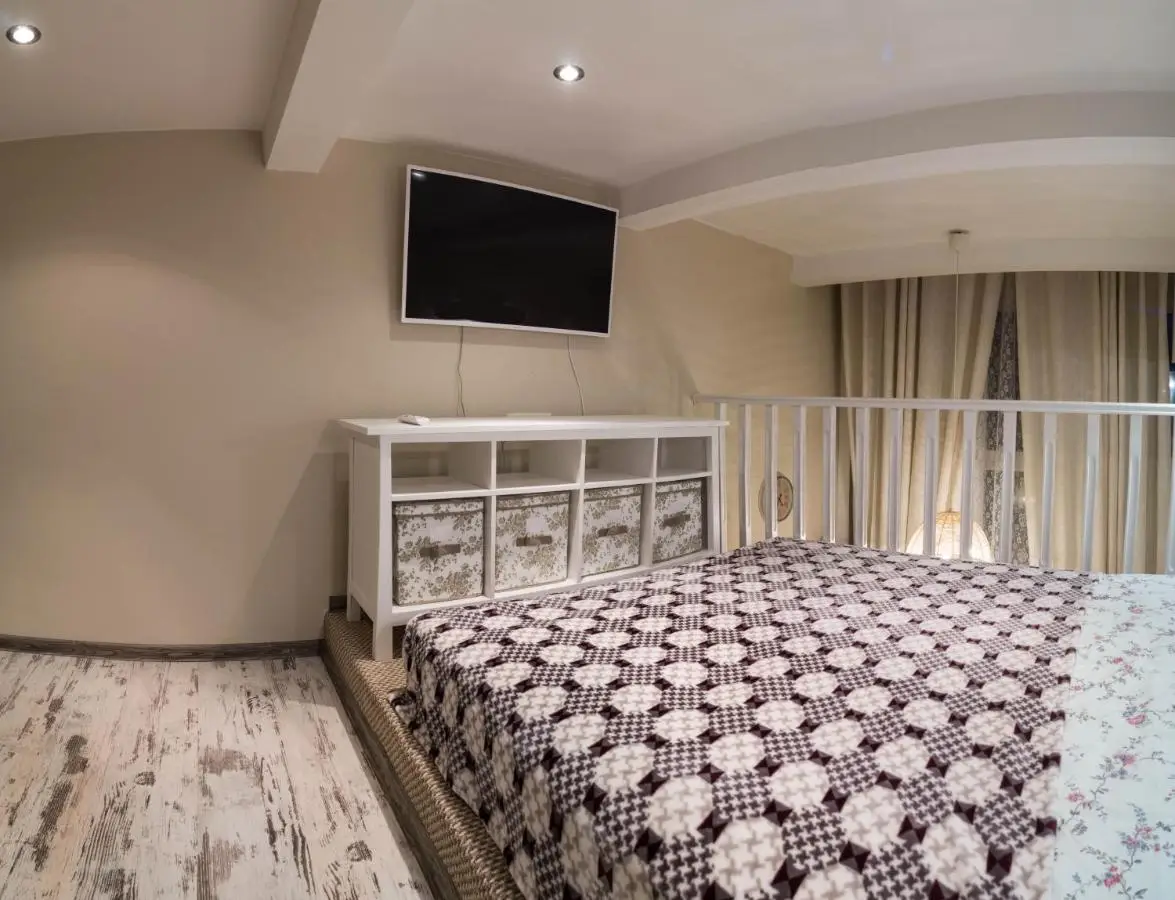 Москва: InHome24 2 floor Apartment on Polyarnaya 31A