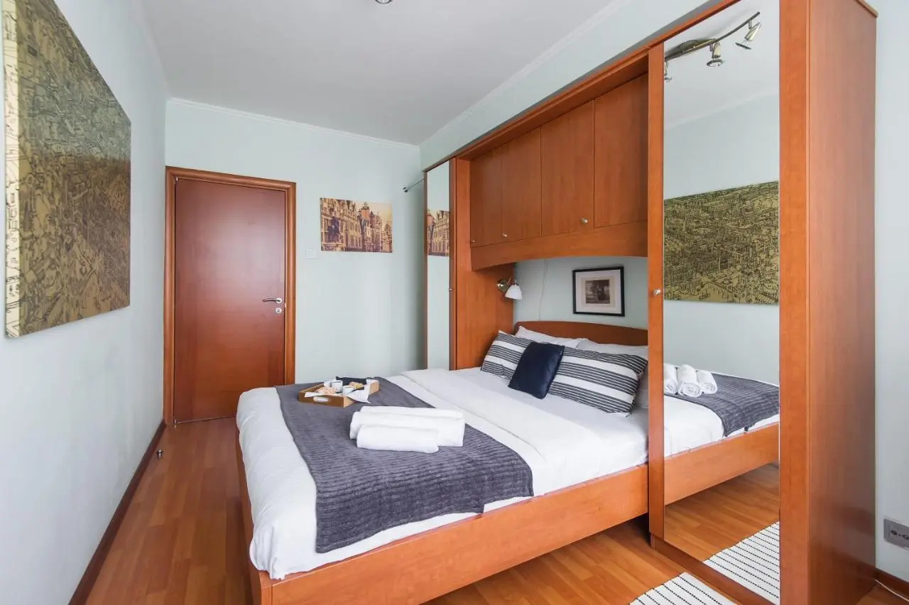 Москва: Arbat modern apartment with Kremlin view