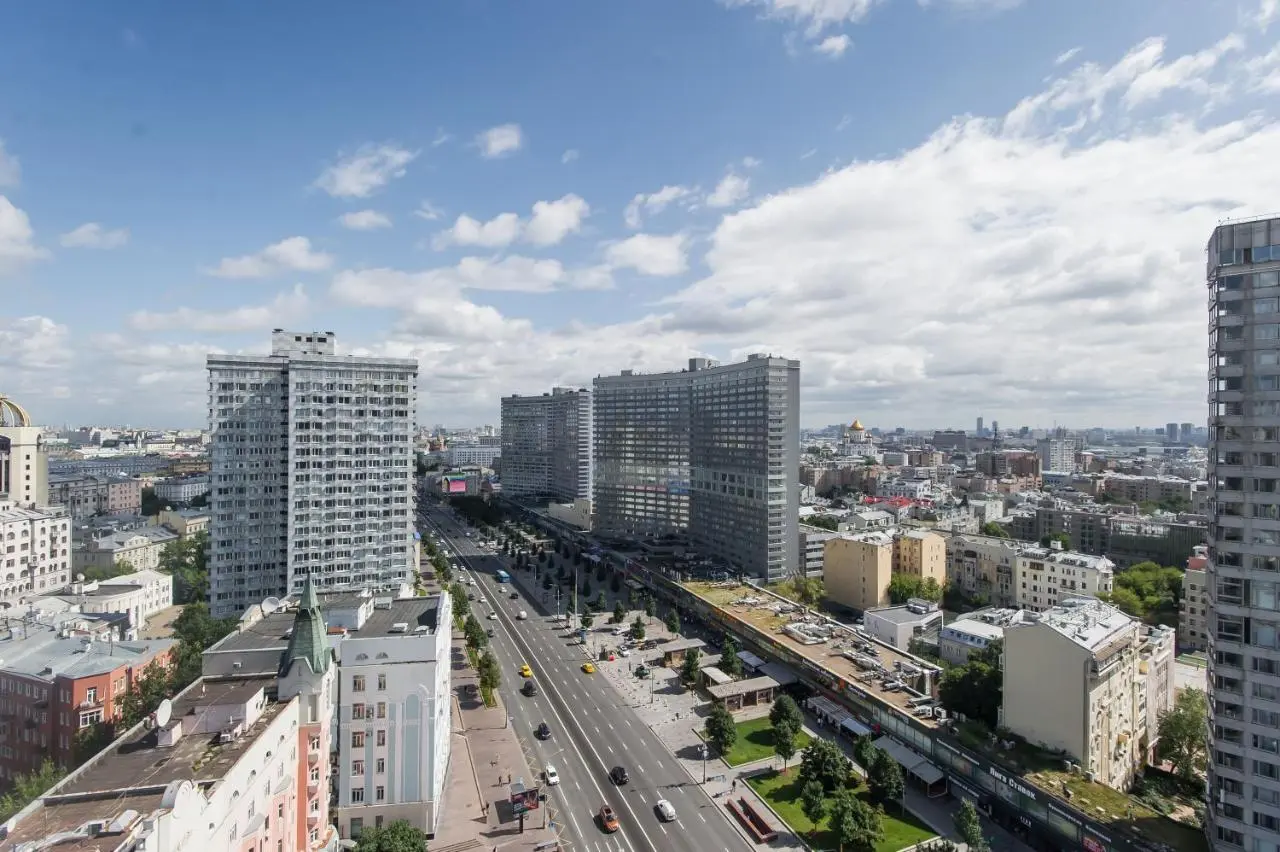 Москва: Arbat modern apartment with Kremlin view