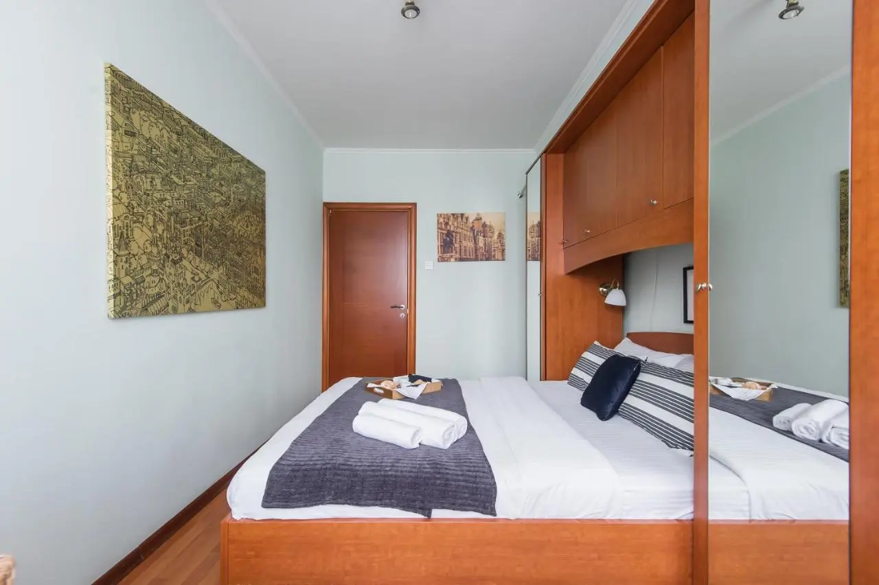 Москва: Arbat modern apartment with Kremlin view
